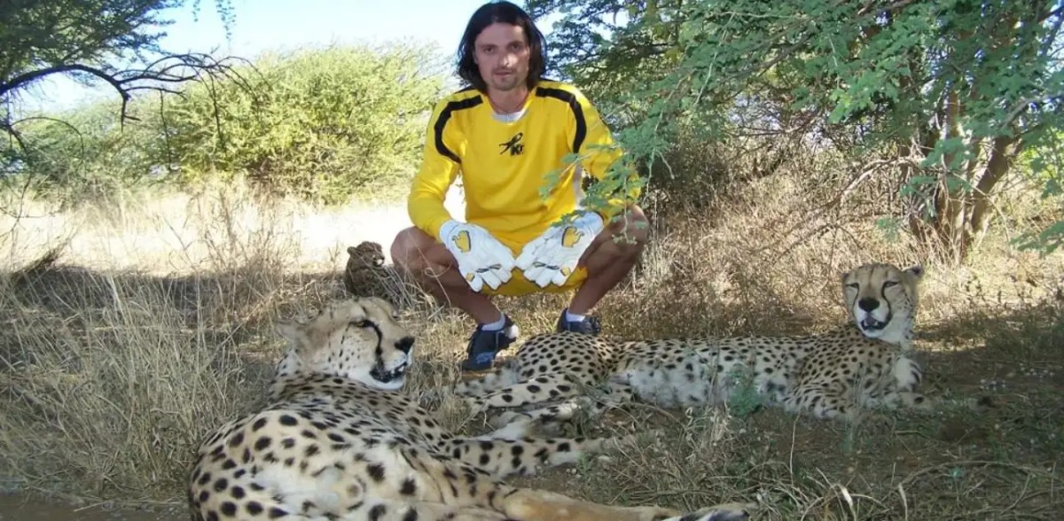 世界足坛最离谱的球员,走遍六大洲,三次被宣布死亡。